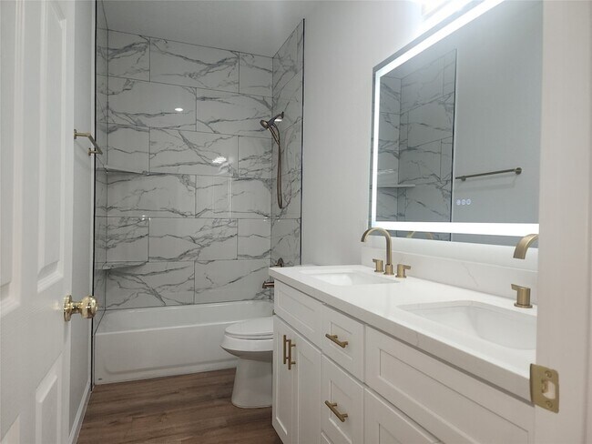 Building Photo - 6719 Roanoke St