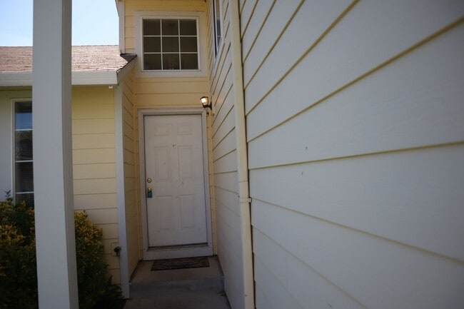 Building Photo - 114 SW 14th Cir