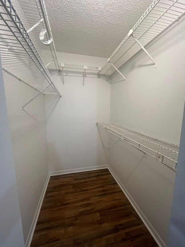 Building Photo - 5184 Jog Ln
