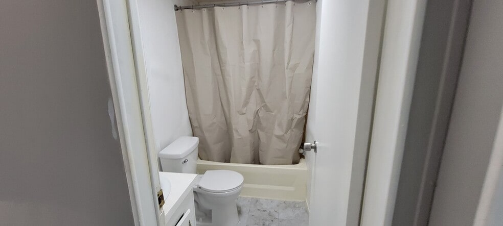 Bathroom 2 - 23047 Cactus Rd