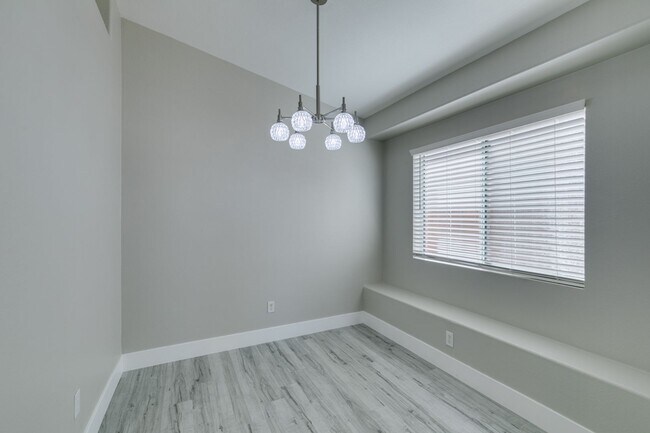 Building Photo - Completely upgraded 3 bedroom home in Macd...