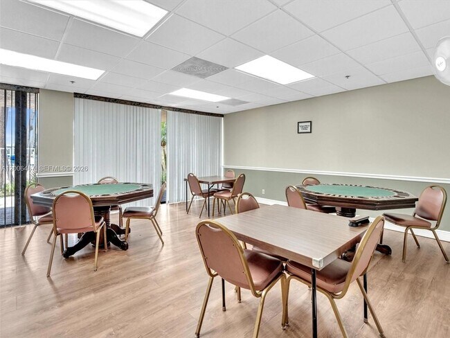 Building Photo - 9340 Lagoon Pl