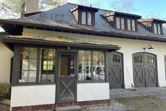 Building Photo - 12 Pine Hill Rd