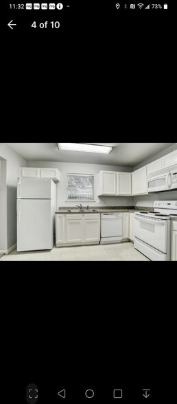 A beautiful big kitchen. With all the appliances. Perfect for a great family meal. - 12424 Sunlit Wood Way