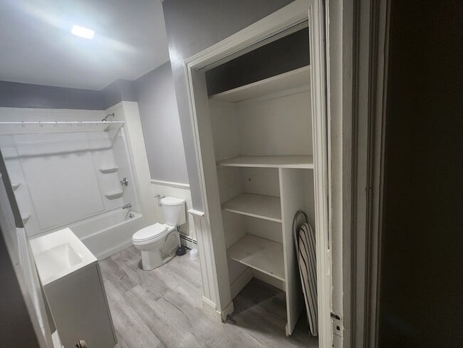 Building Photo - 39 Elmwood St