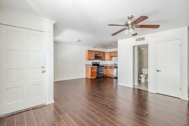 Building Photo - 3 bedroom townhome for rent