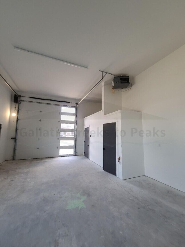 Building Photo - 212 Fletching Way