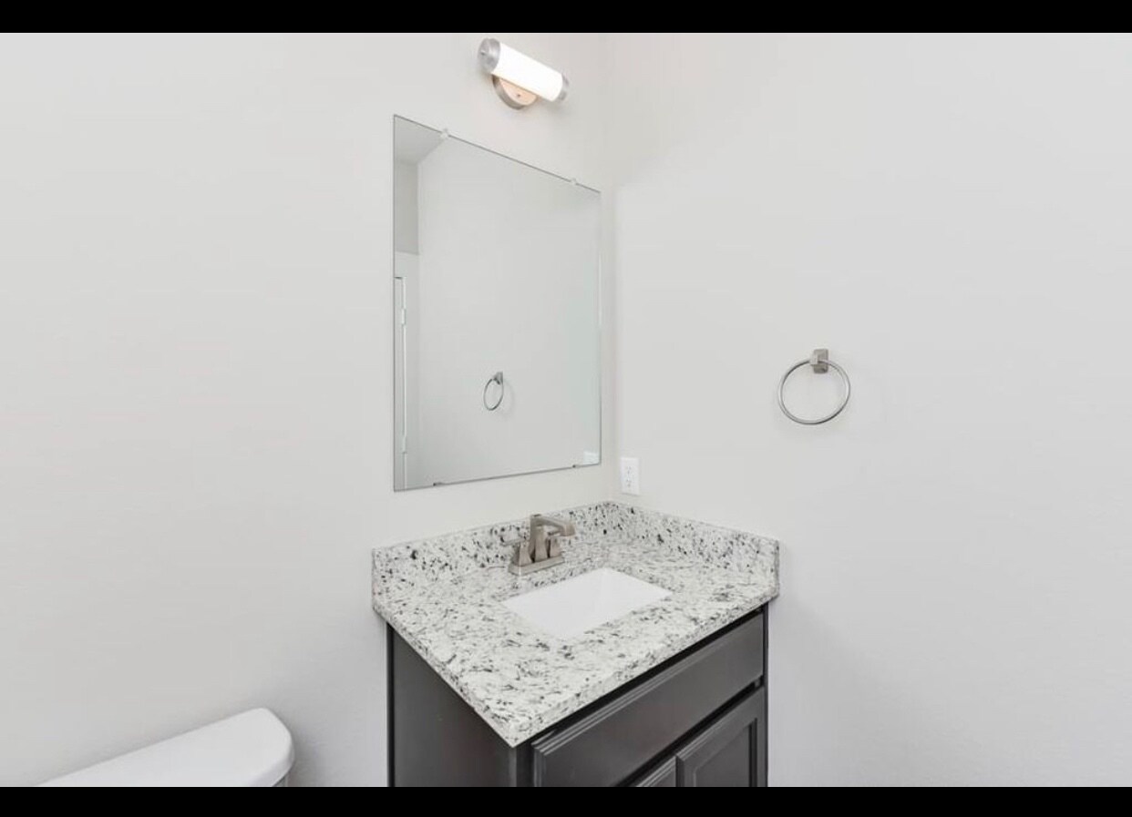 Building Photo - 2415 Chinook Way