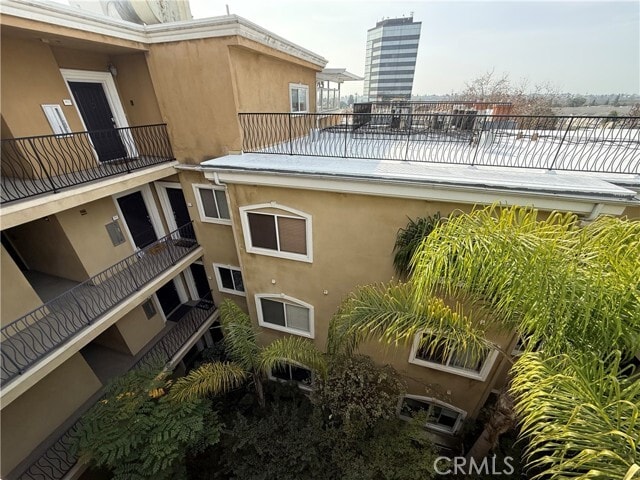 Building Photo - 3401 S Bentley Ave