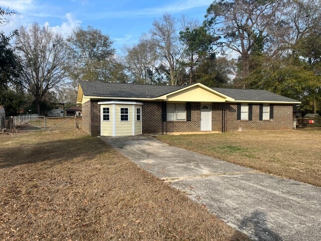 Building Photo - 3 Bedroom Home in Lee County for rent!