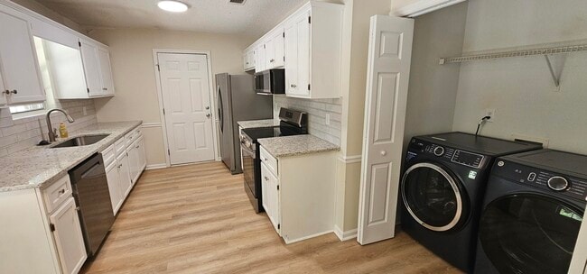 Building Photo - 3522 Barker Dr