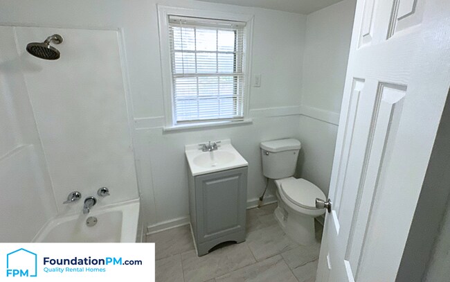 Building Photo - 1492 Faxon Ave