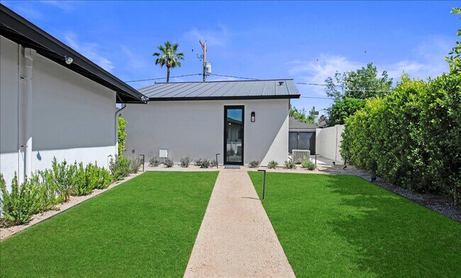 Building Photo - 3631 N 54th Ct