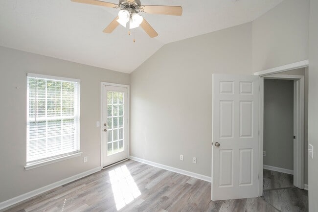 Building Photo - 564 Rose Cottage Cir