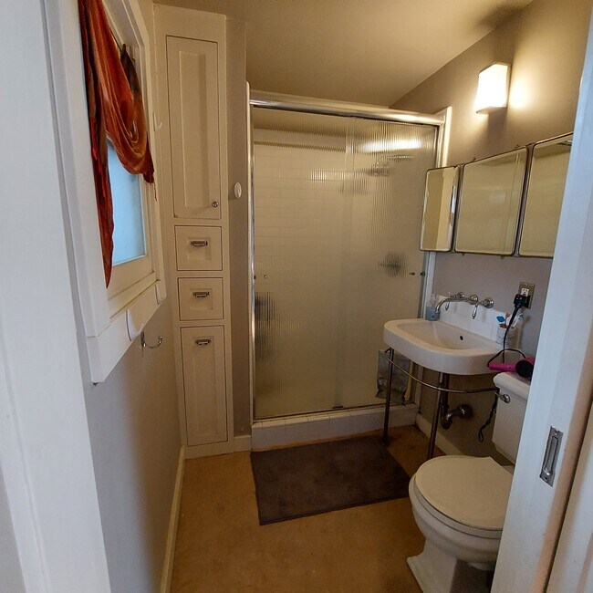 bathroom - 134 S 12th St