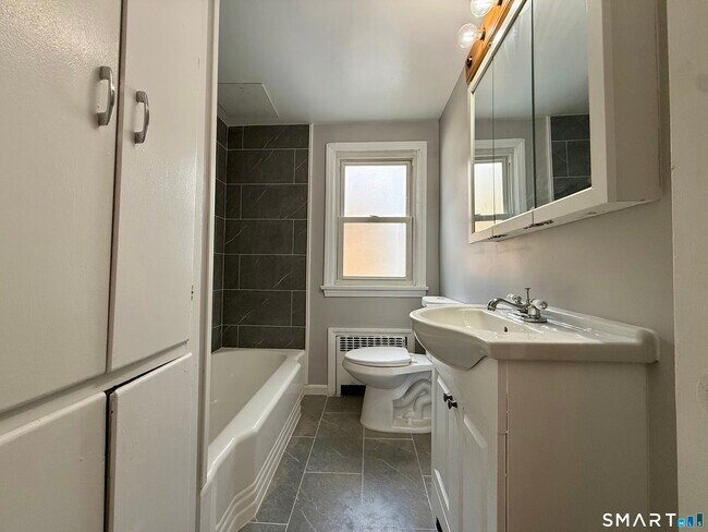 Building Photo - 37 Alexander Ave