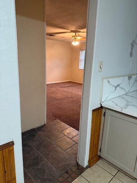 Building Photo - 613 W Rebecca Ave