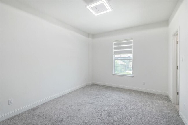 Building Photo - 4413 Edgewater Dr