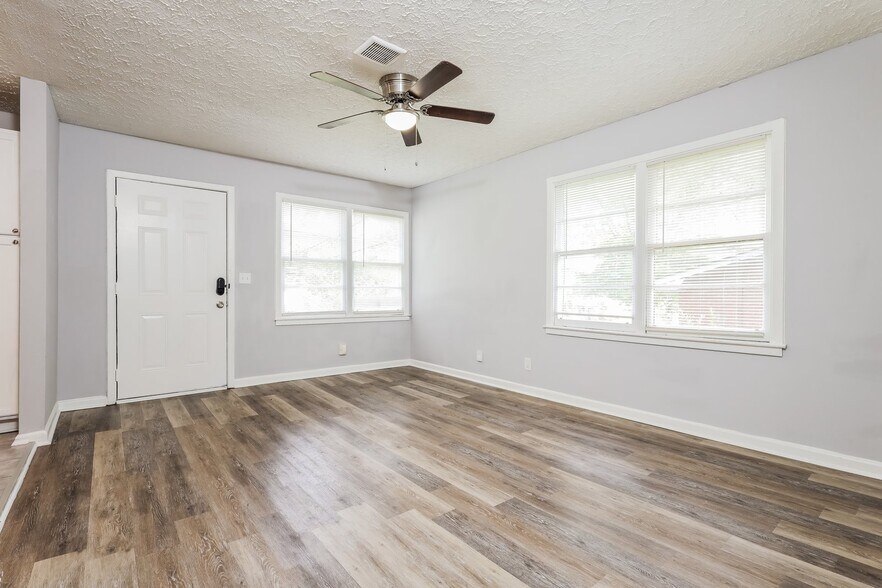 Building Photo - 2904 Doyle Ave