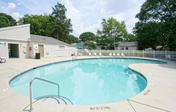 Building Photo - 101 Village Ln