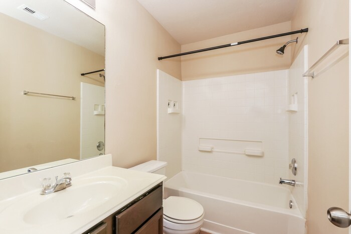 Building Photo - 1015 Bahia Vista Dr