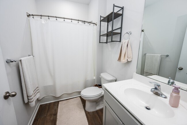 Building Photo - 417 Ginger Dr