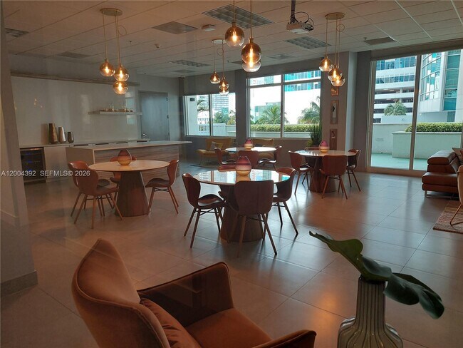 Building Photo - 1200 Brickell Bay Dr