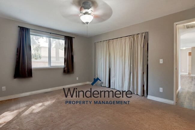 Building Photo - 3 Bedroom/2 Bath with garage home (Pet Neg...