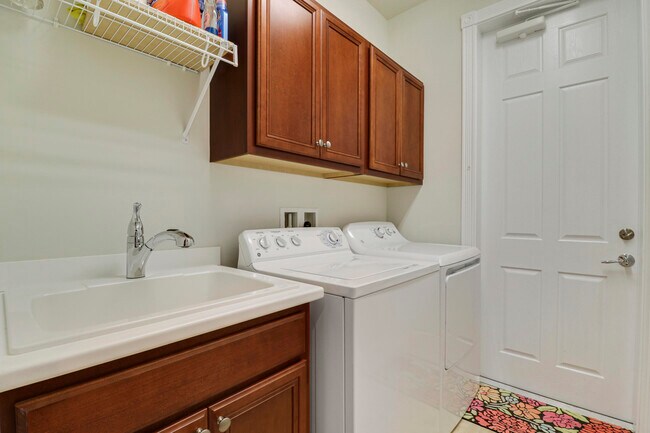 Building Photo - 1323 N Jeaga Dr