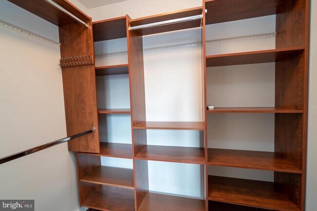 Building Photo - 888 N Quincy St