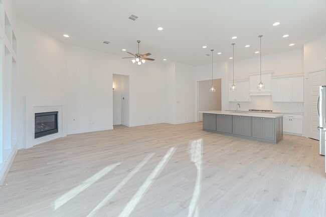 Building Photo - 15910 Mahogany Mist Dr