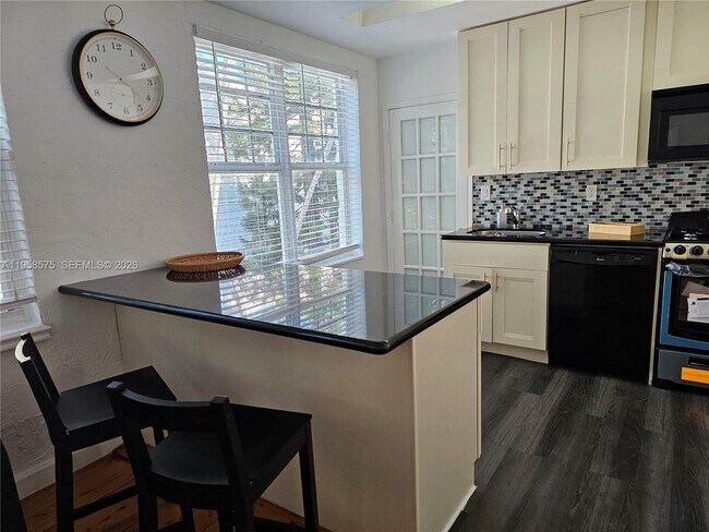 Building Photo - 622 15th St