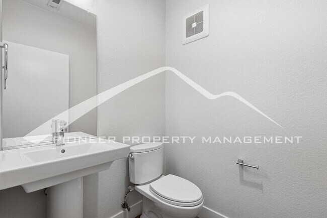 Building Photo - Spacious Townhouse with Central AC and 2-Car Garage