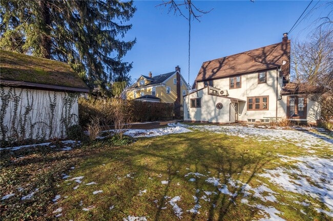 Building Photo - 305 Castlebar Rd