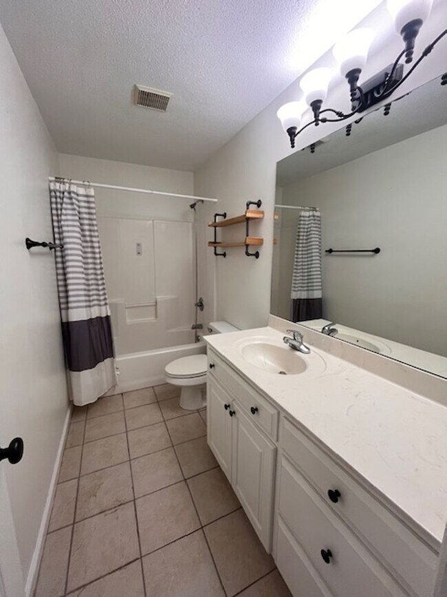 Building Photo - 4077 Huntley Dr