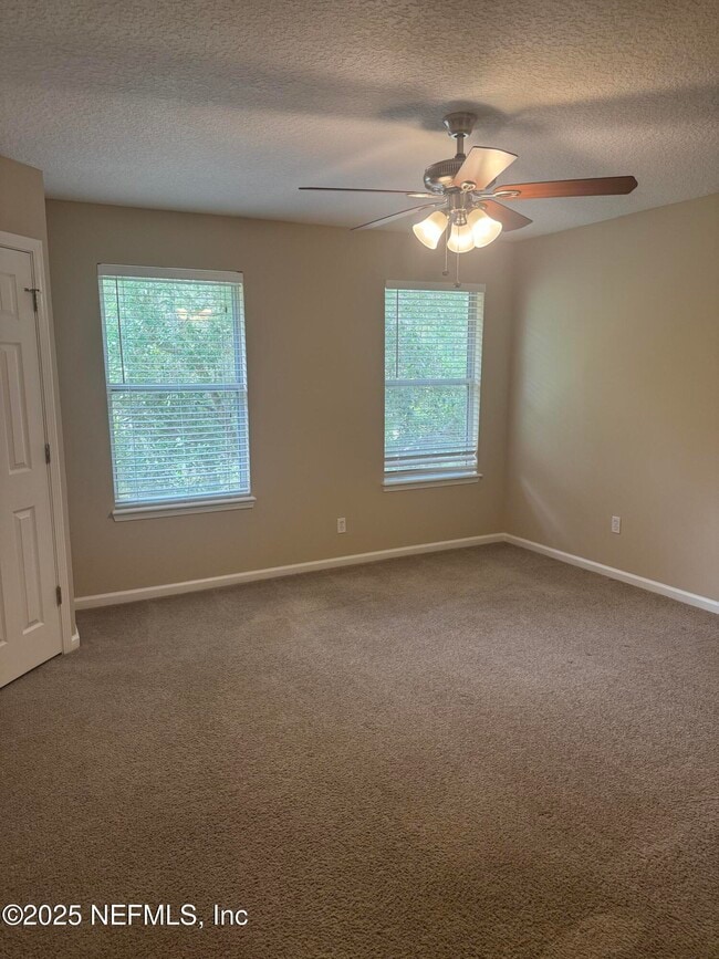 Building Photo - 426 Scrub Jay Dr