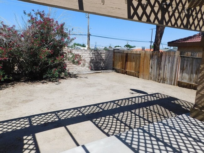 Building Photo - Gorgeous 3 Bed 2 Bath House in a Great Neighborhood