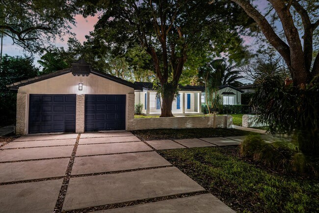 Building Photo - 667 NE 105th St