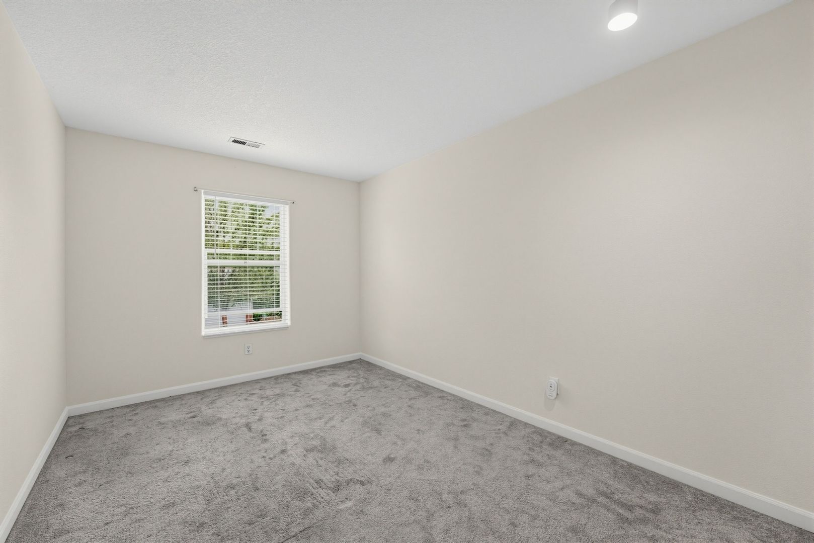 Building Photo - 432 NE 57th Ave