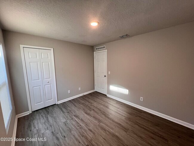 Building Photo - 537 Cooper Ct