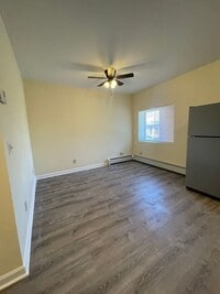 Building Photo - 68 Chase St