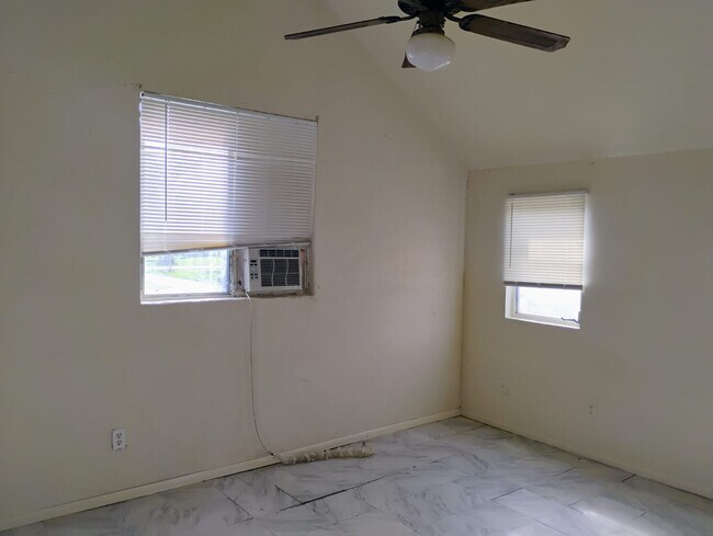 Building Photo - 538 State St