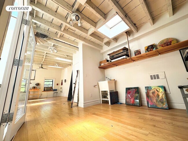 Building Photo - 556 Washington Ave