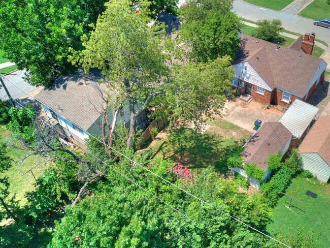 Building Photo - 2204 N Hood St