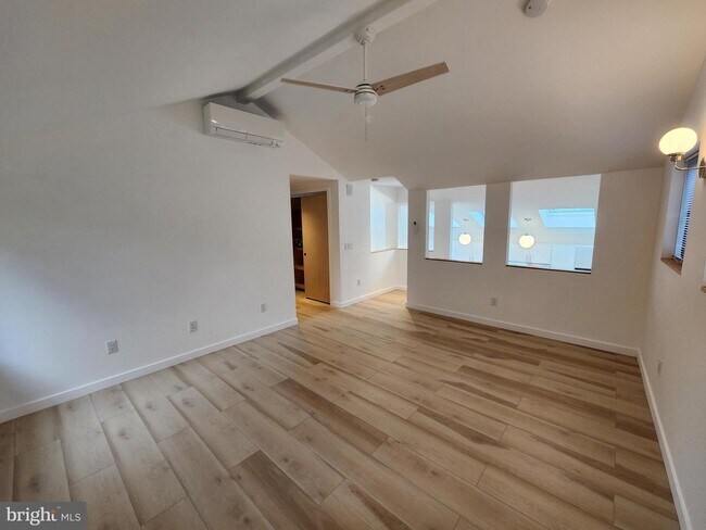 Building Photo - 1048 Prospect St