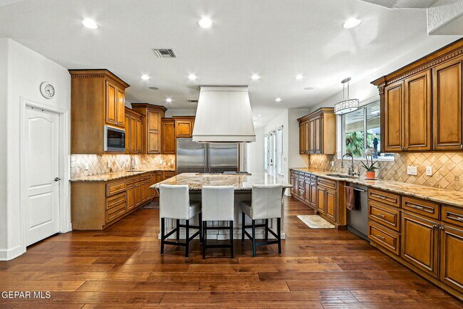Building Photo - 6528 Calle Placido Dr