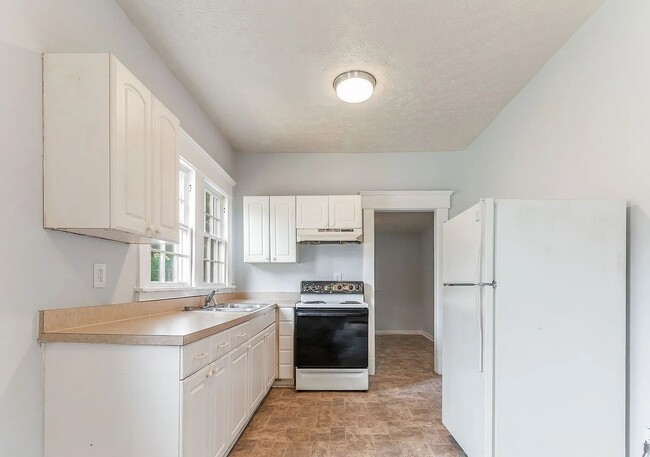 Building Photo - 3bd/2ba in the Heart of Oakland City and M...