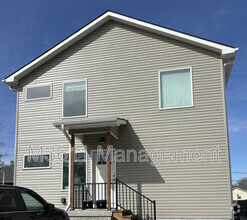 Building Photo - 1337 S 10th St