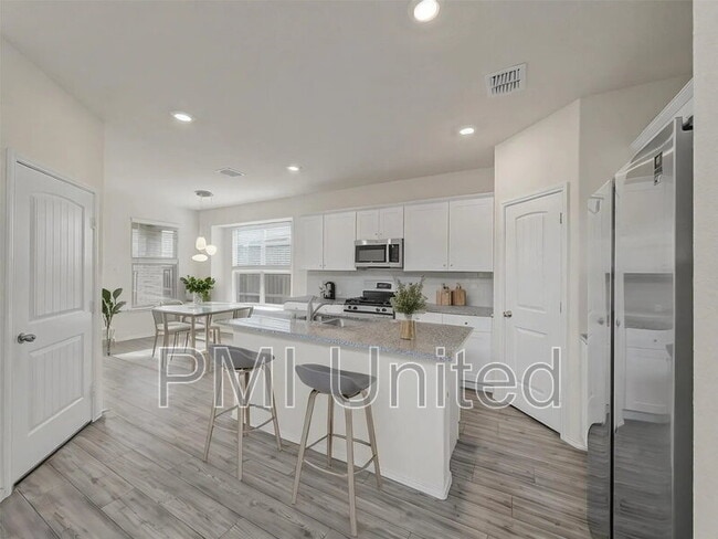 Building Photo - 2321 Larimar Dr