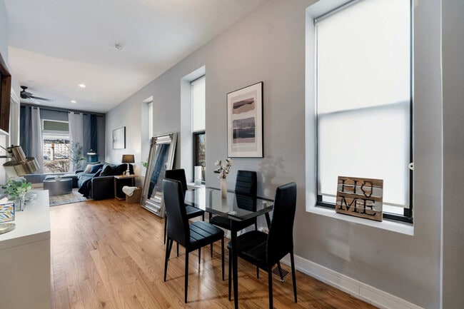 Building Photo - 109 S Paulina St